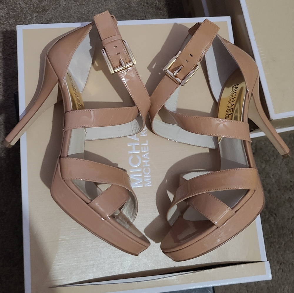 Michael Kors Evie Platform Nude Patent Heels Size 7 M